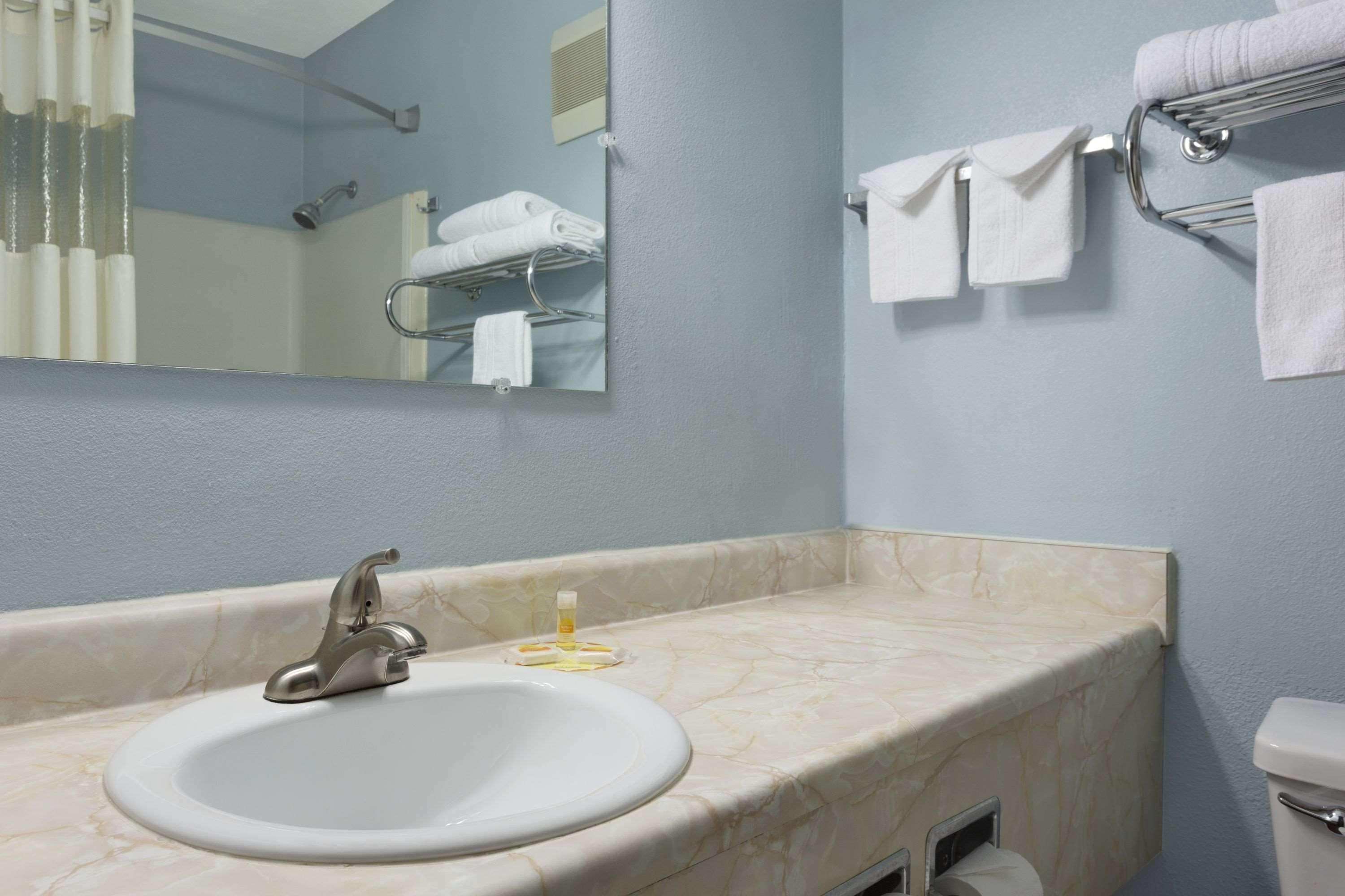 Days Inn By Wyndham Middletown Buitenkant foto